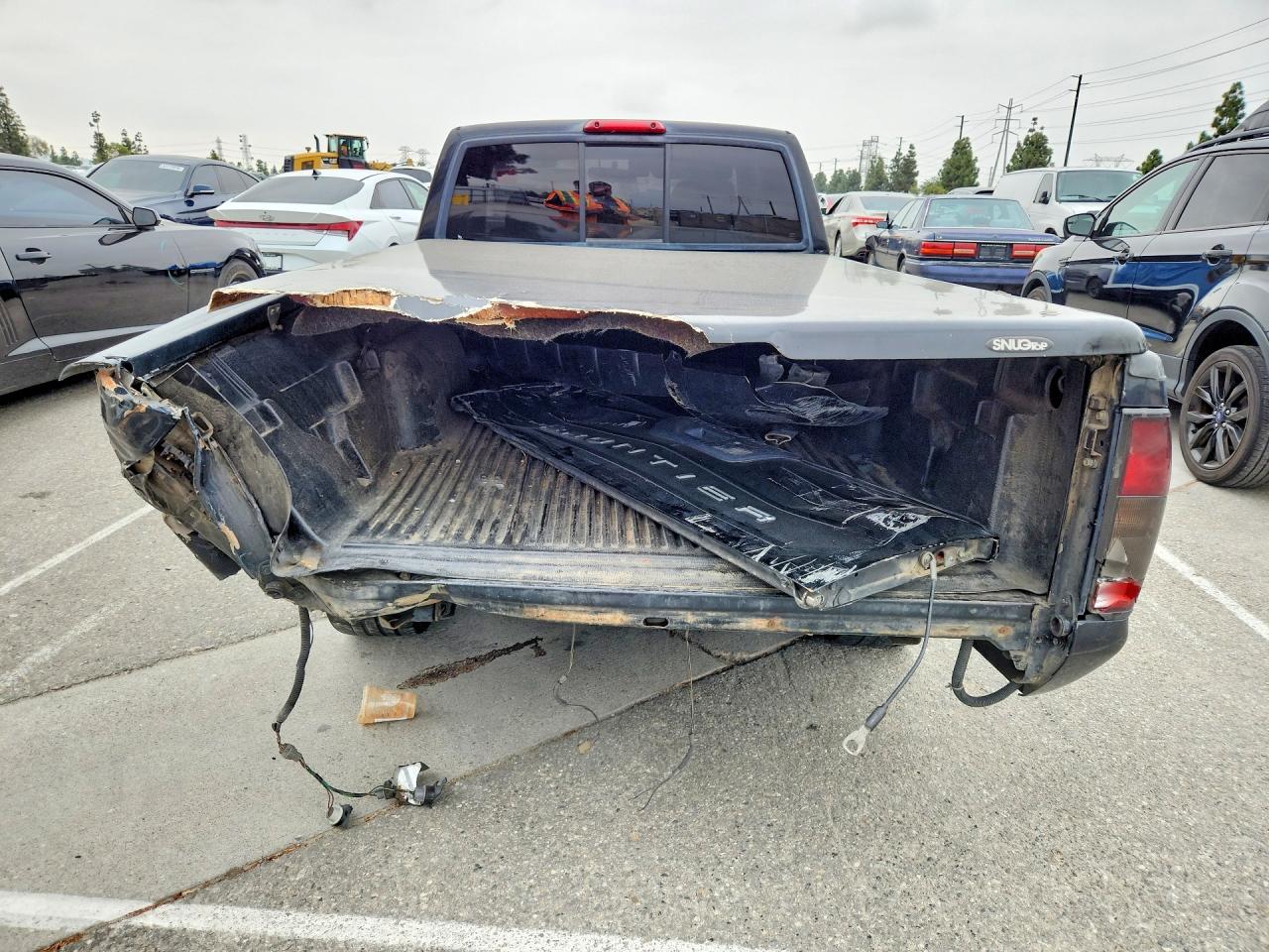2001 NISSAN FRONTIER KING CAB XE photo 11