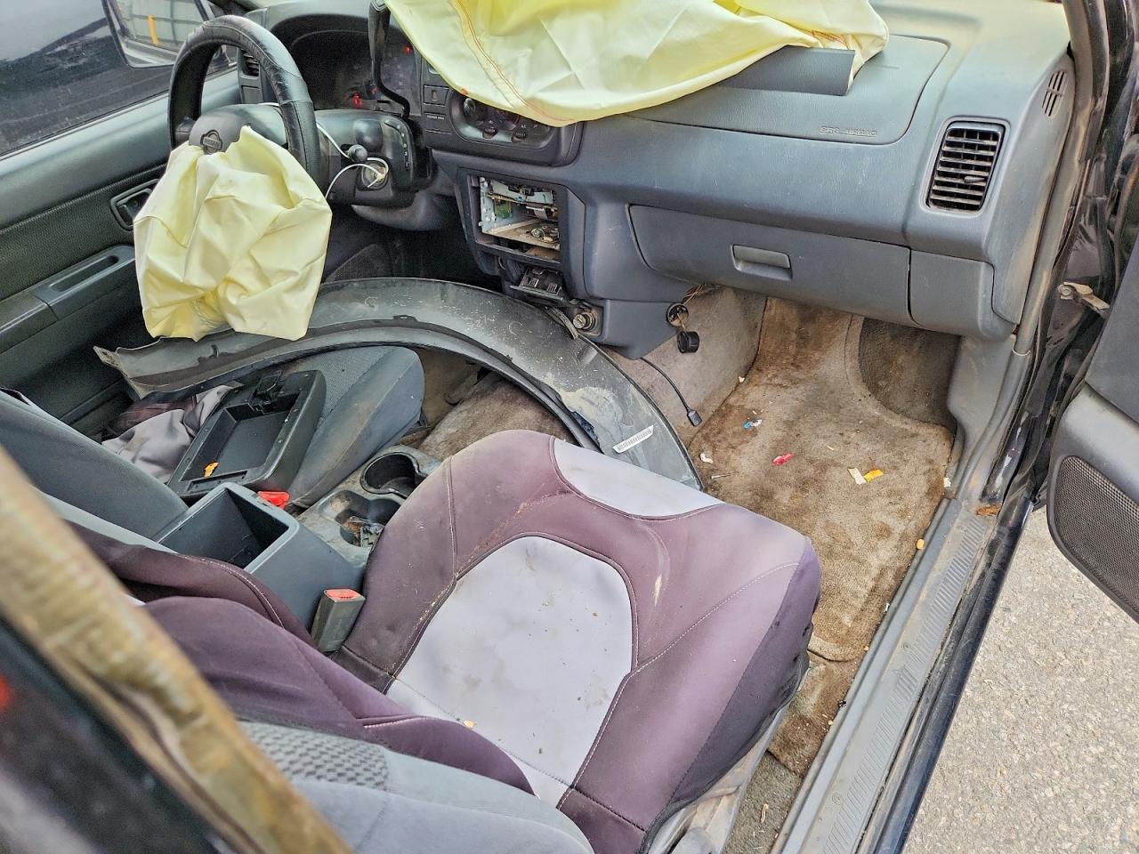 2001 NISSAN FRONTIER KING CAB XE photo 15