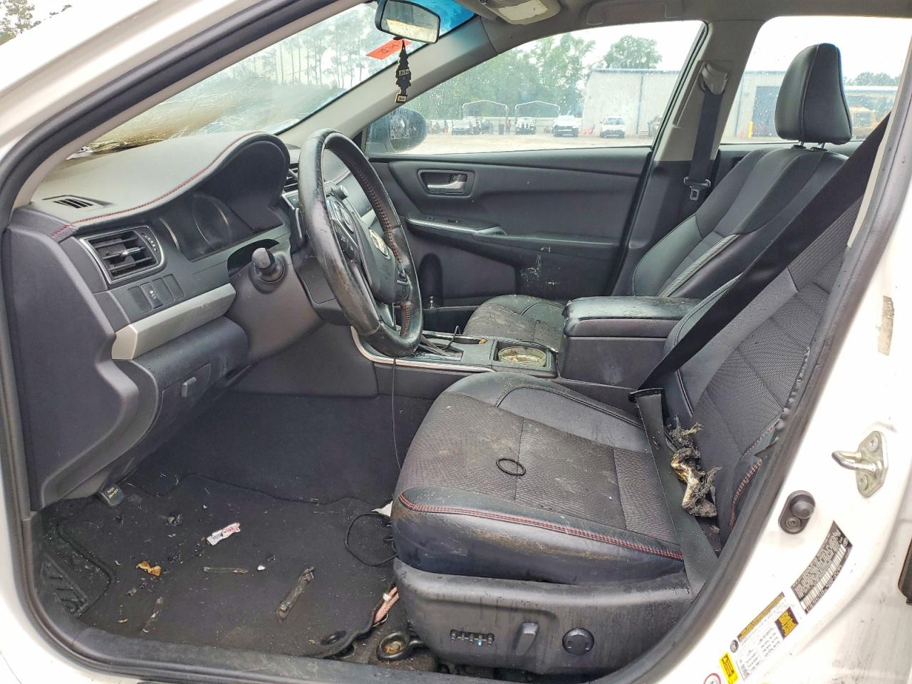 2016 TOYOTA CAMRY SE photo 13