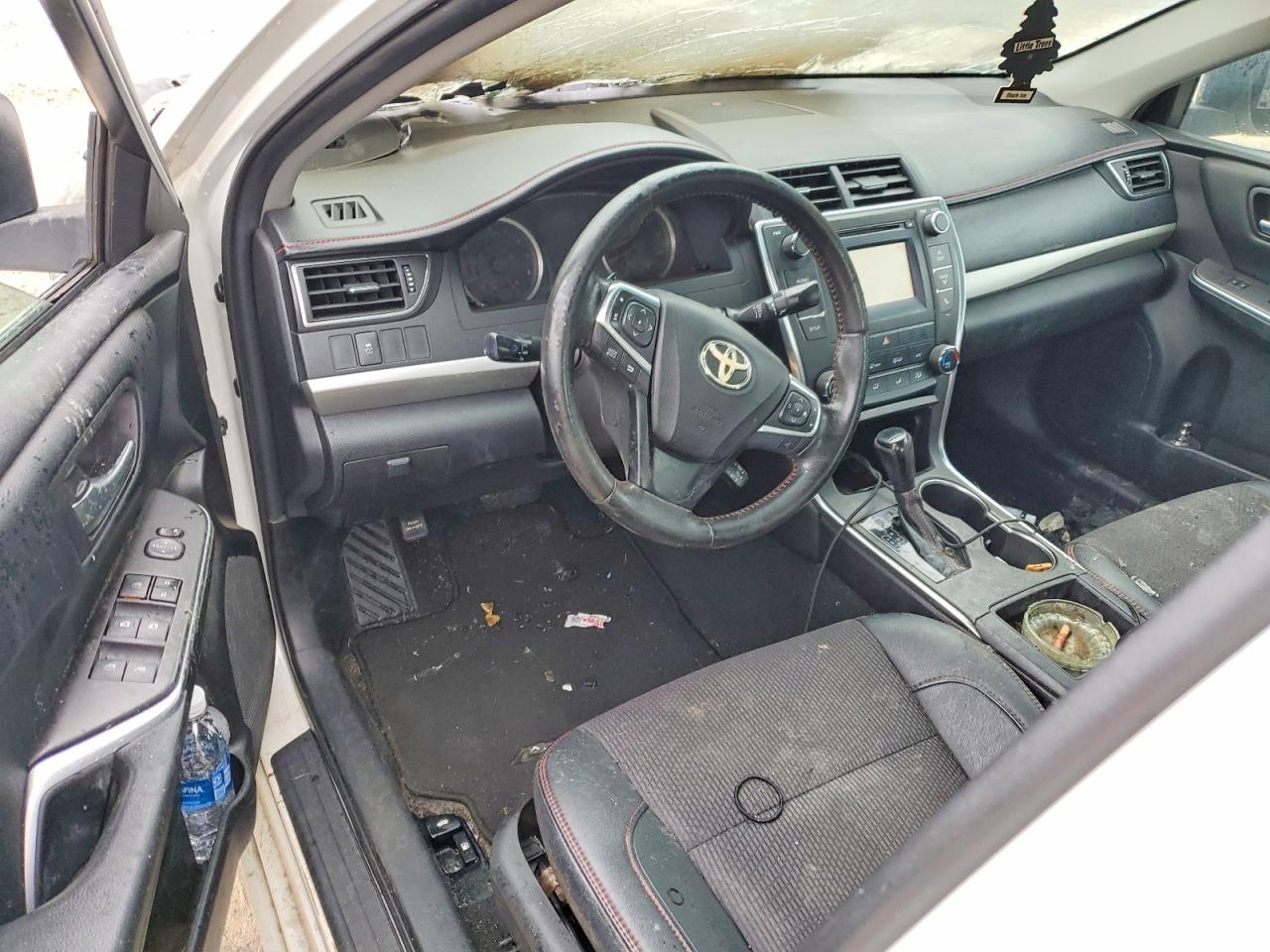 2016 TOYOTA CAMRY SE photo 15