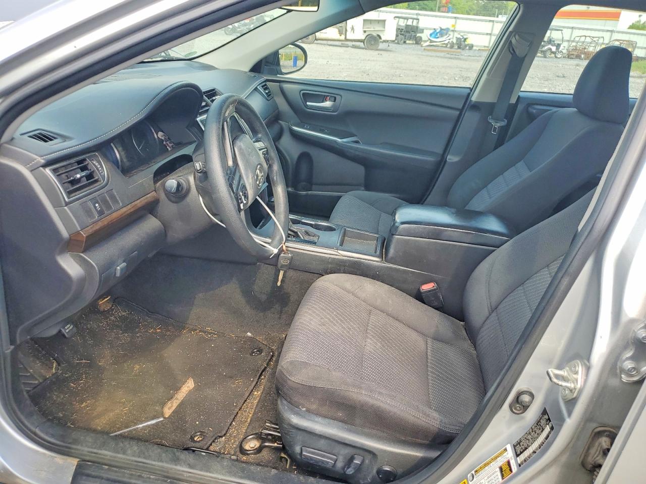 2016 TOYOTA CAMRY LE photo 13