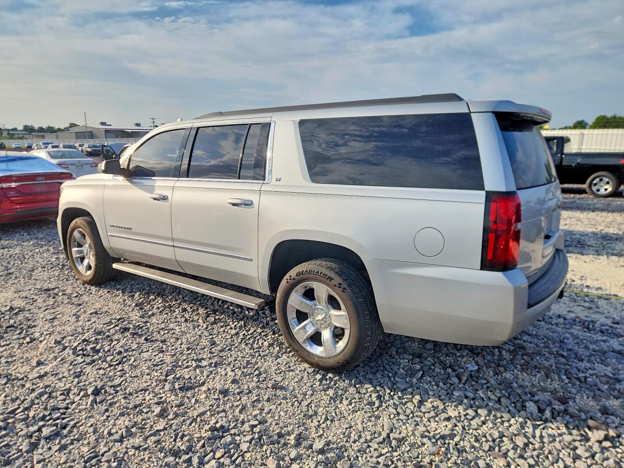 2018 CHEVROLET SUBURBAN K1500 LT photo 3