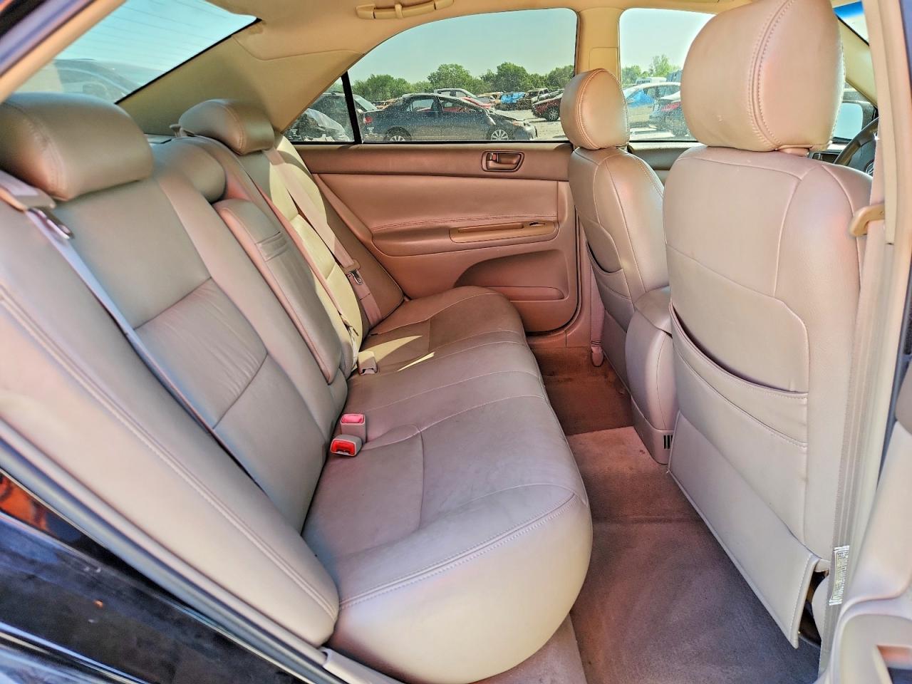 2004 TOYOTA CAMRY LE photo 19