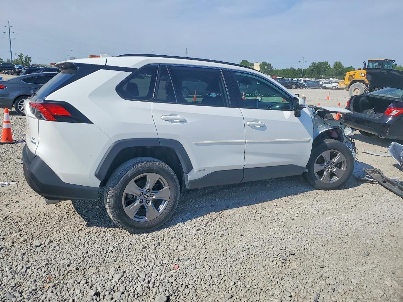 2024 TOYOTA RAV4 LE photo 5