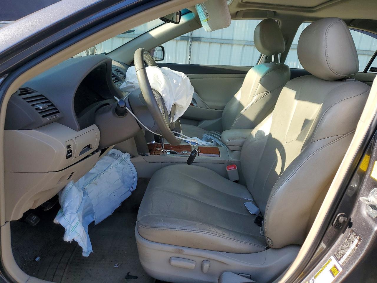 2011 TOYOTA CAMRY XLE V6 photo 19