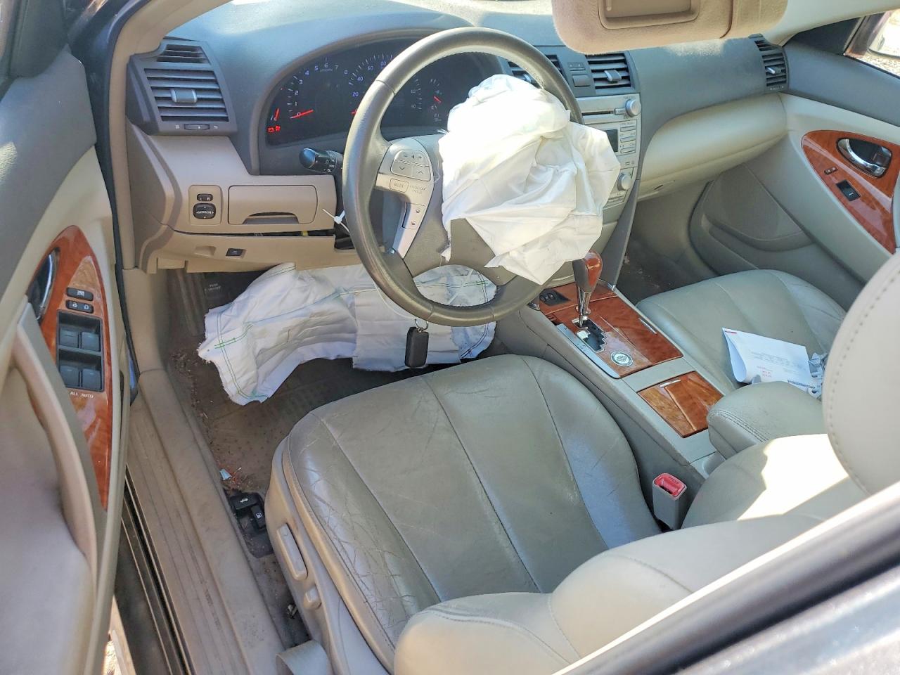 2011 TOYOTA CAMRY XLE V6 photo 22