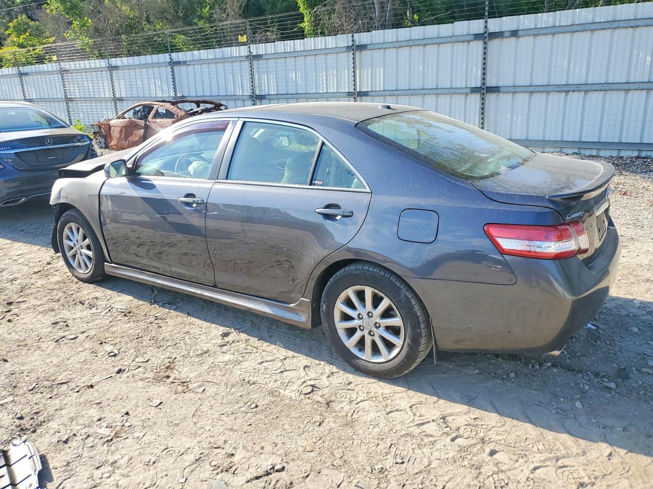 2011 TOYOTA CAMRY XLE V6 photo 4