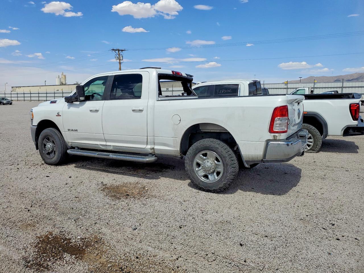 2021 RAM 3500 BIG HORN photo 3