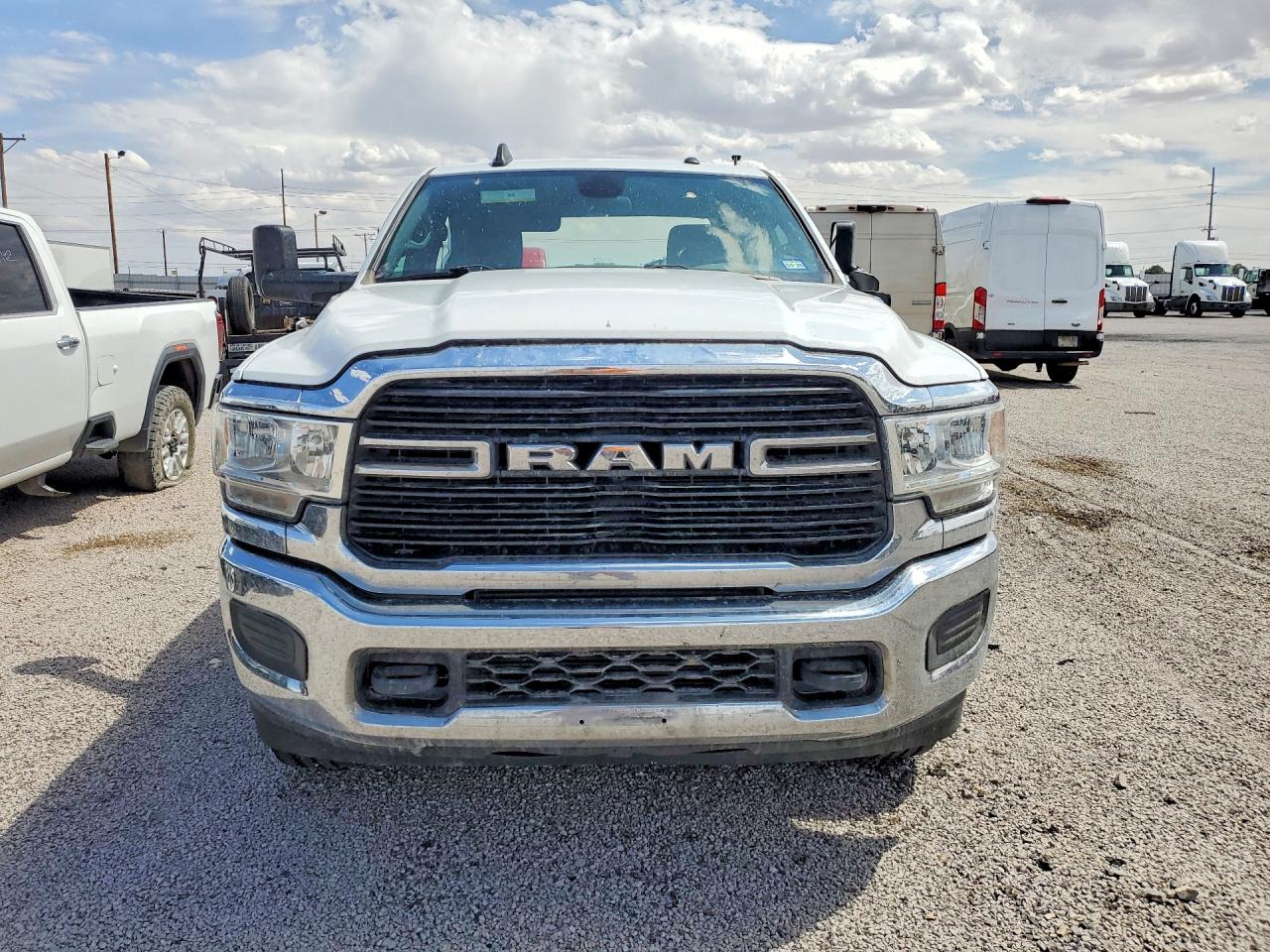 2021 RAM 3500 BIG HORN photo 9