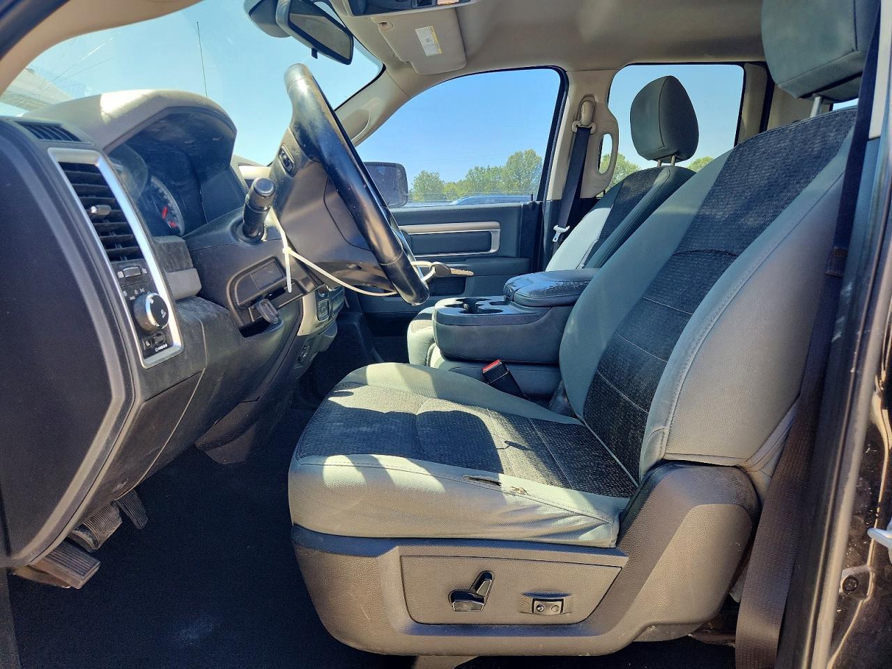 2014 RAM 1500 SLT photo 13