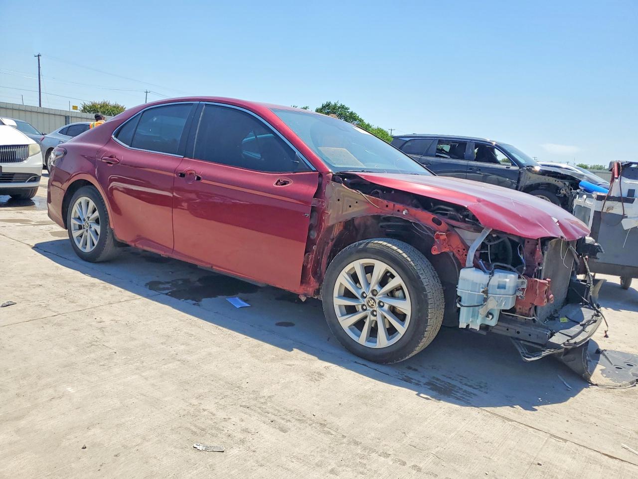 2022 TOYOTA CAMRY LE photo 5