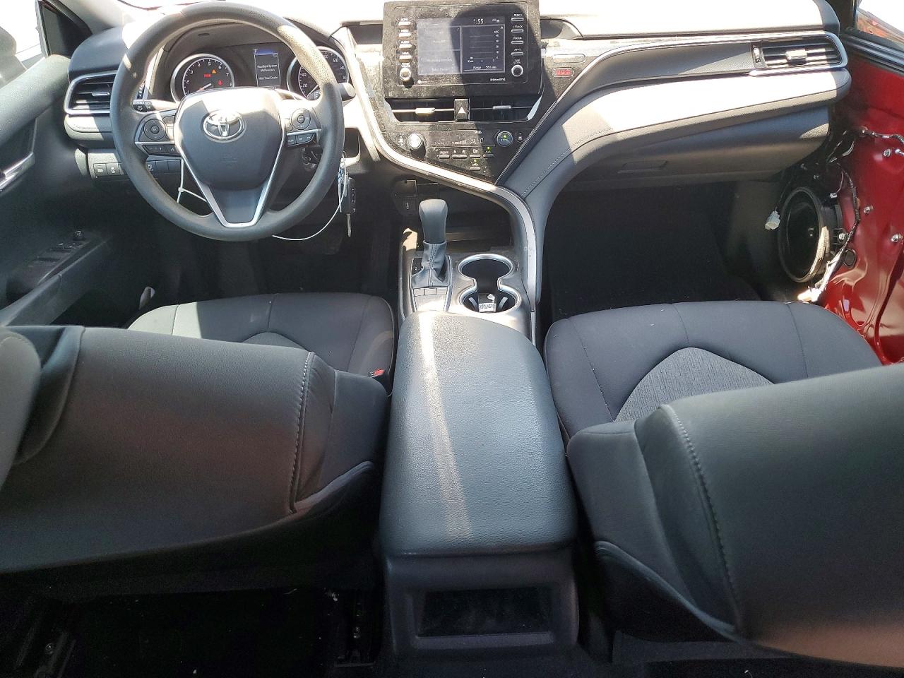 2022 TOYOTA CAMRY LE photo 13