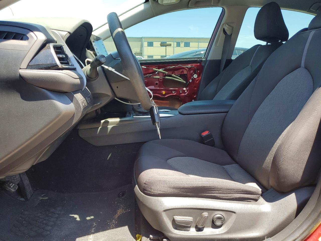 2022 TOYOTA CAMRY LE photo 11