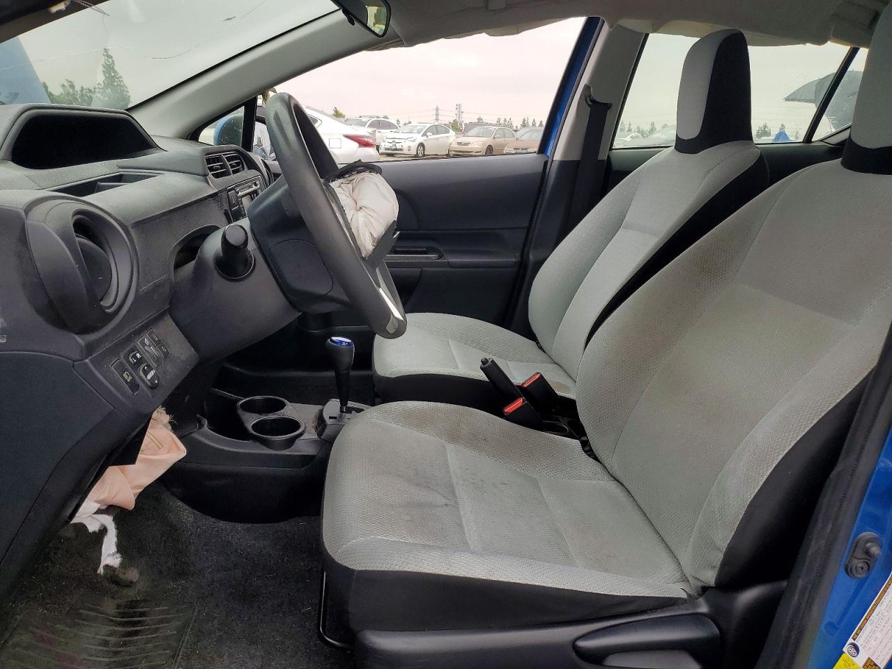 2017 TOYOTA PRIUS C ONE photo 7