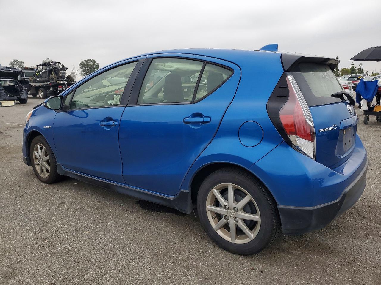 2017 TOYOTA PRIUS C ONE photo 2