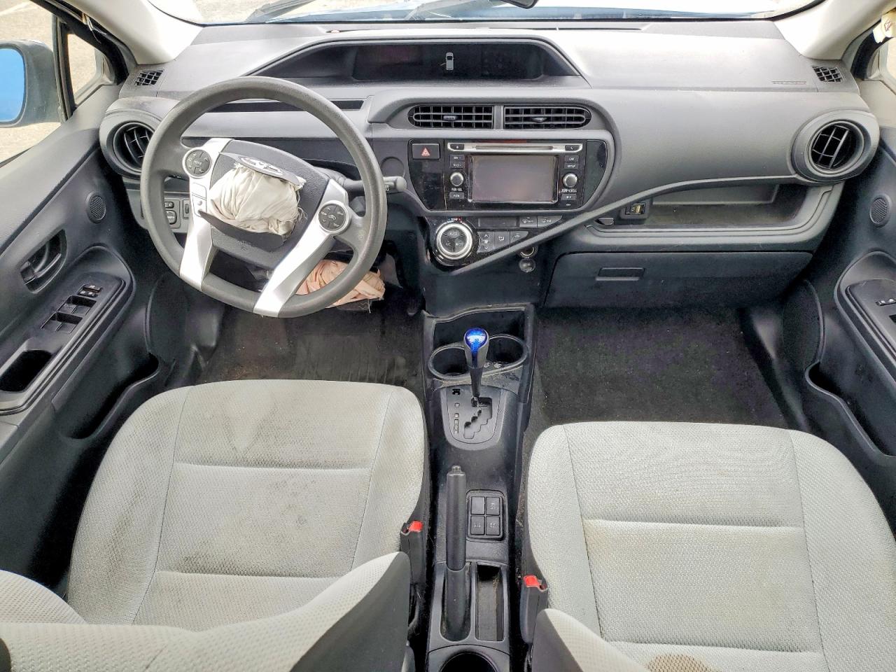 2017 TOYOTA PRIUS C ONE photo 8