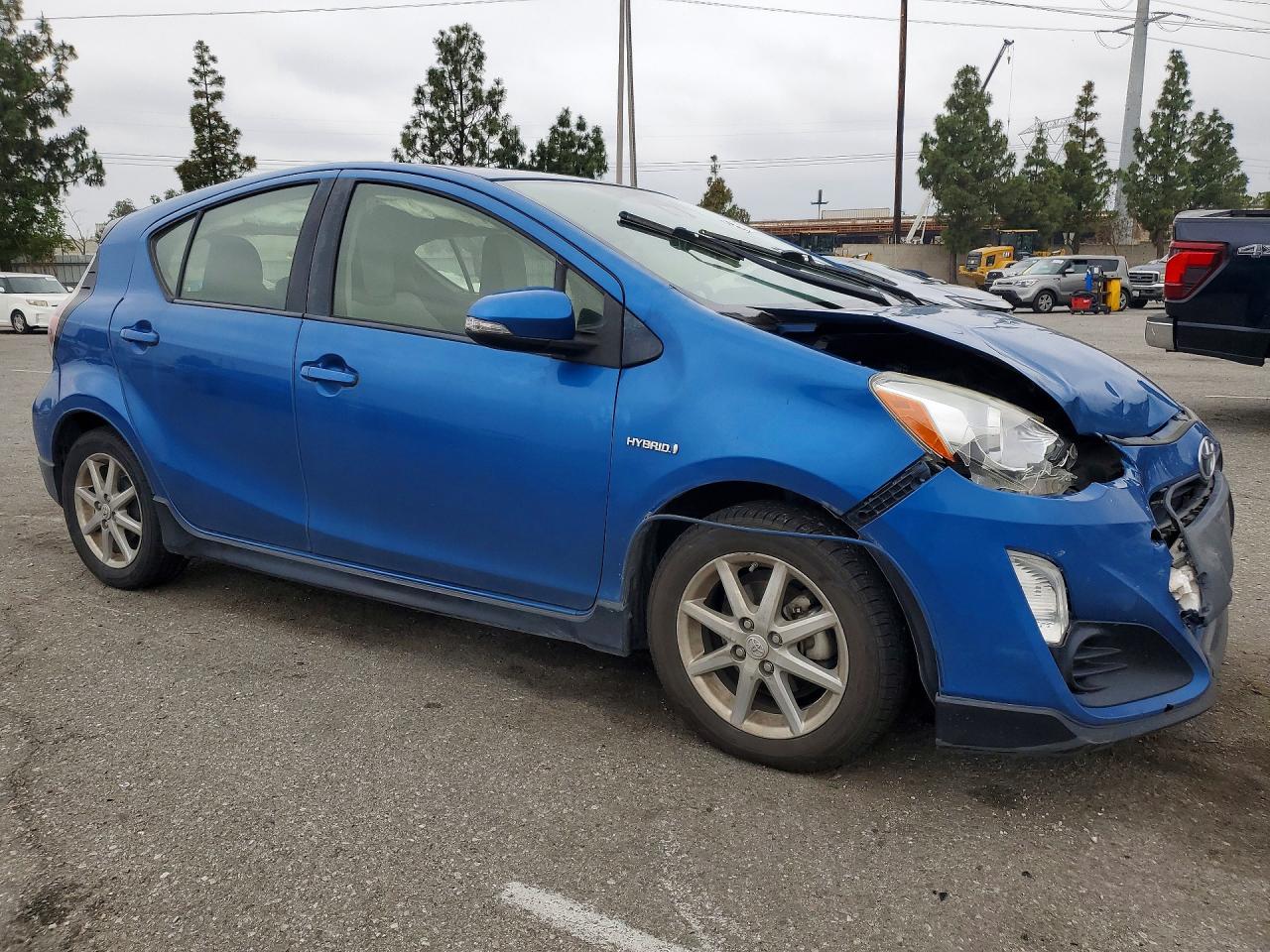 2017 TOYOTA PRIUS C ONE photo 4
