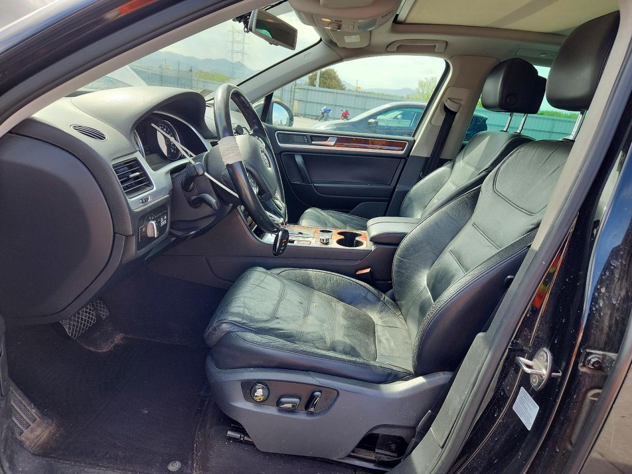 2012 VOLKSWAGEN TOUAREG V6 TDI photo 19