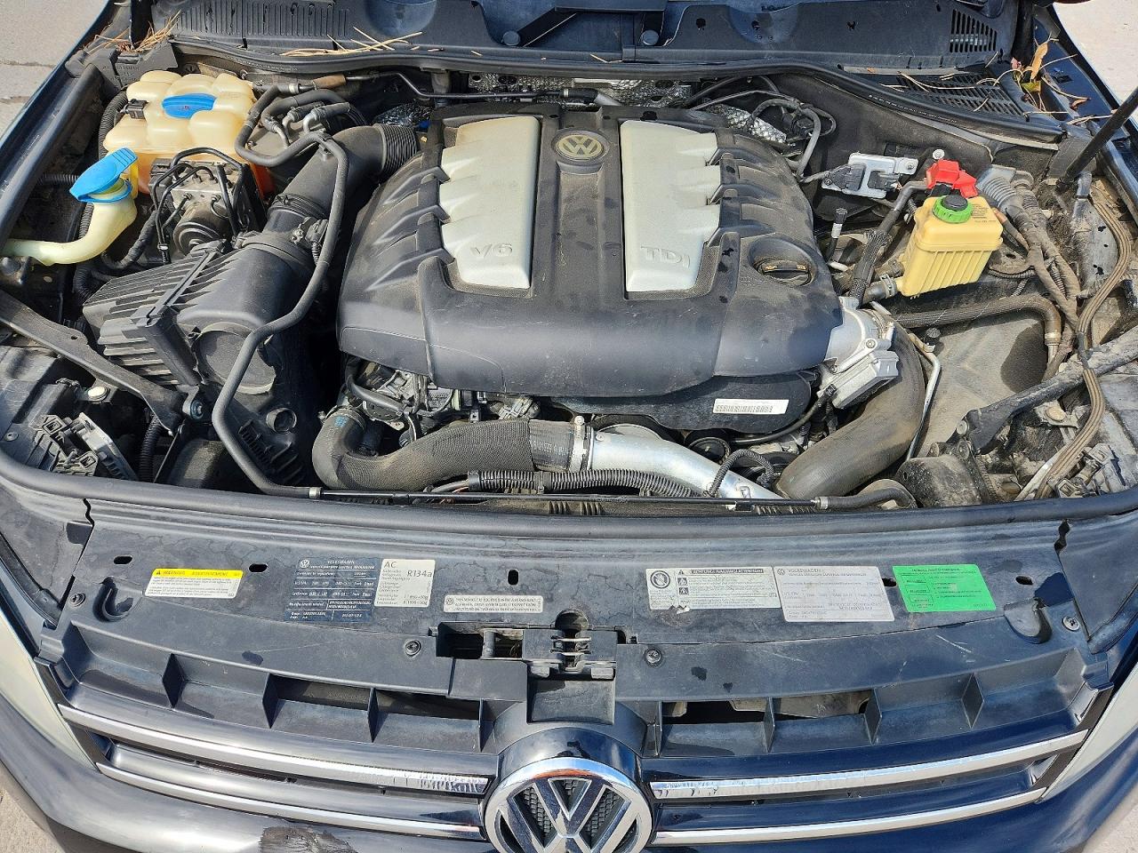 2012 VOLKSWAGEN TOUAREG V6 TDI photo 34
