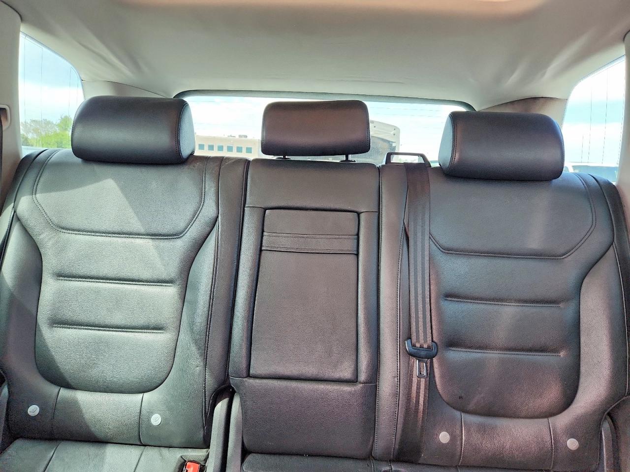 2012 VOLKSWAGEN TOUAREG V6 TDI photo 28