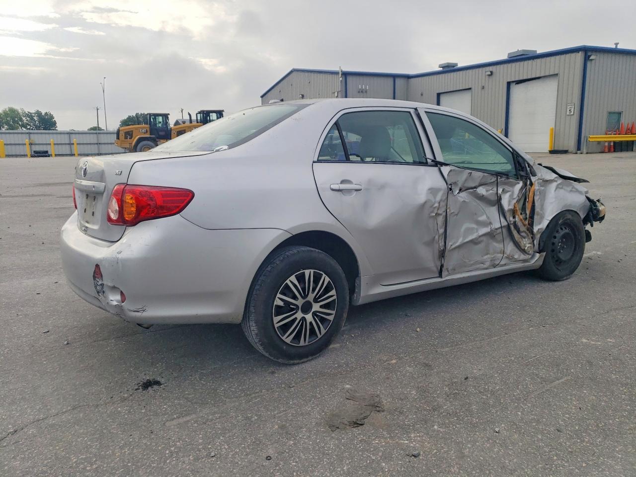 2010 TOYOTA COROLLA LE photo 5