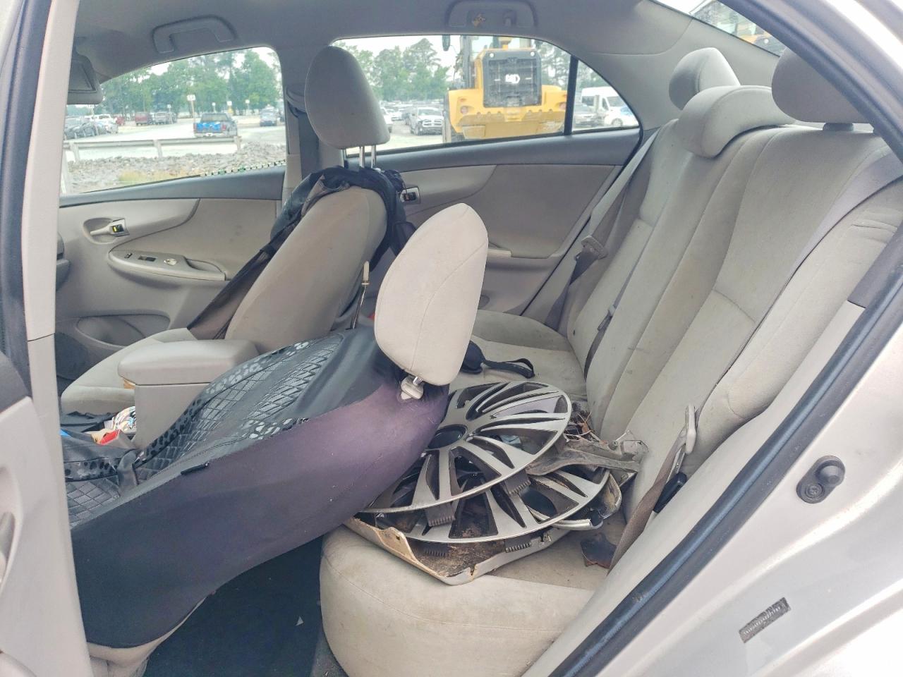 2010 TOYOTA COROLLA LE photo 19