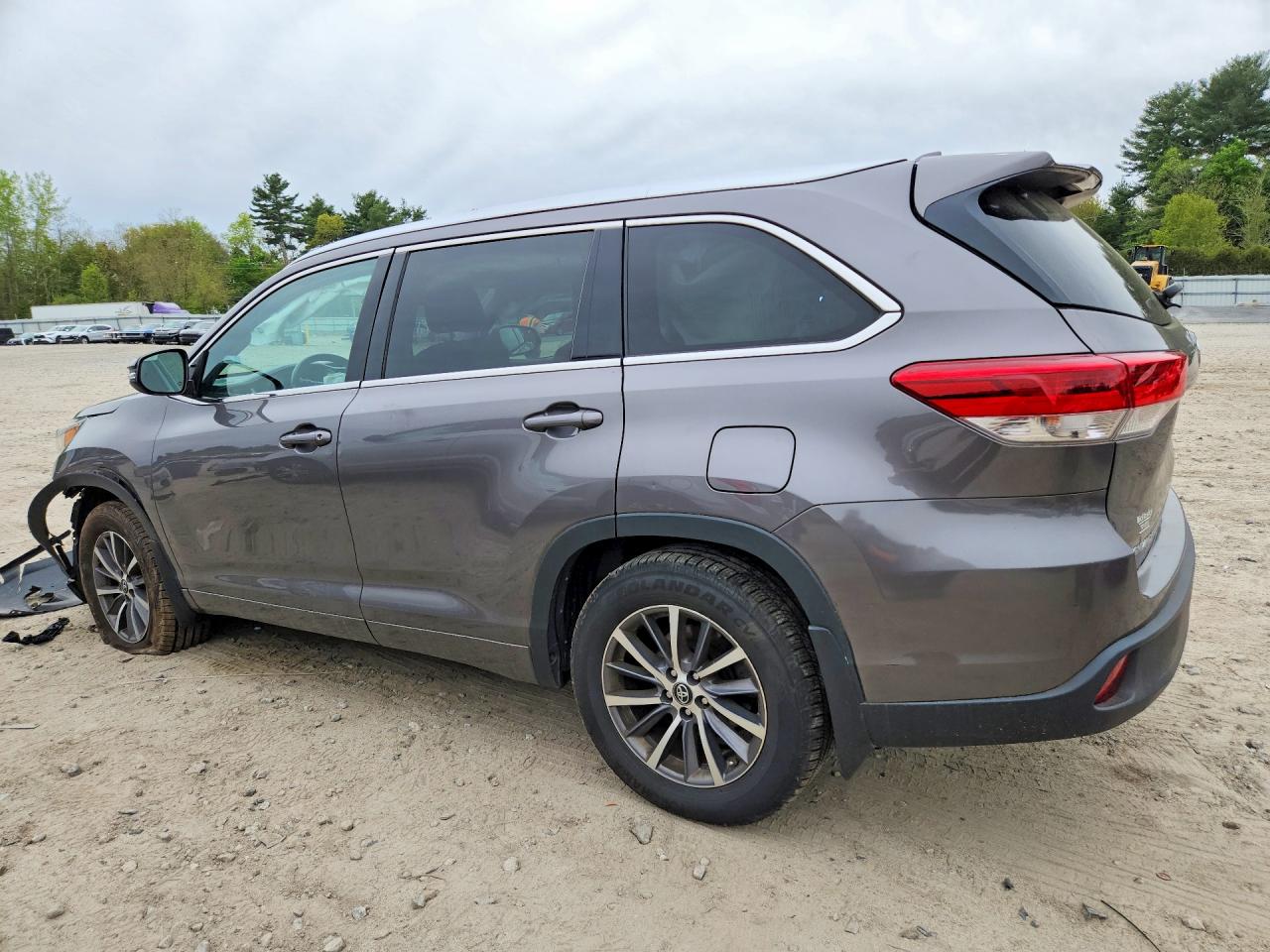 2017 TOYOTA HIGHLANDER XLE photo 3