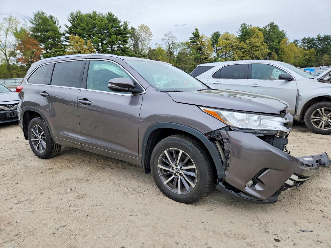 2017 TOYOTA HIGHLANDER XLE photo 7