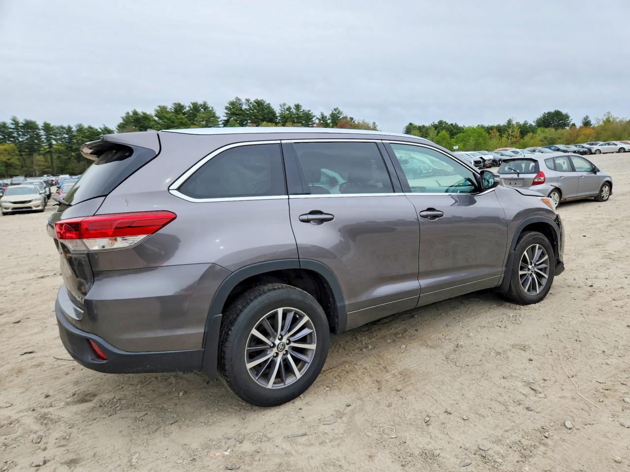 2017 TOYOTA HIGHLANDER XLE photo 5