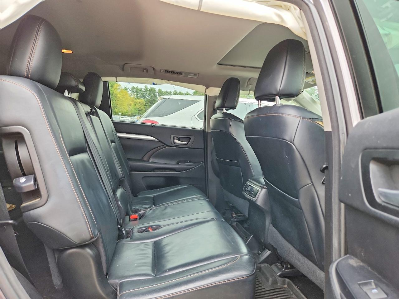 2017 TOYOTA HIGHLANDER XLE photo 21