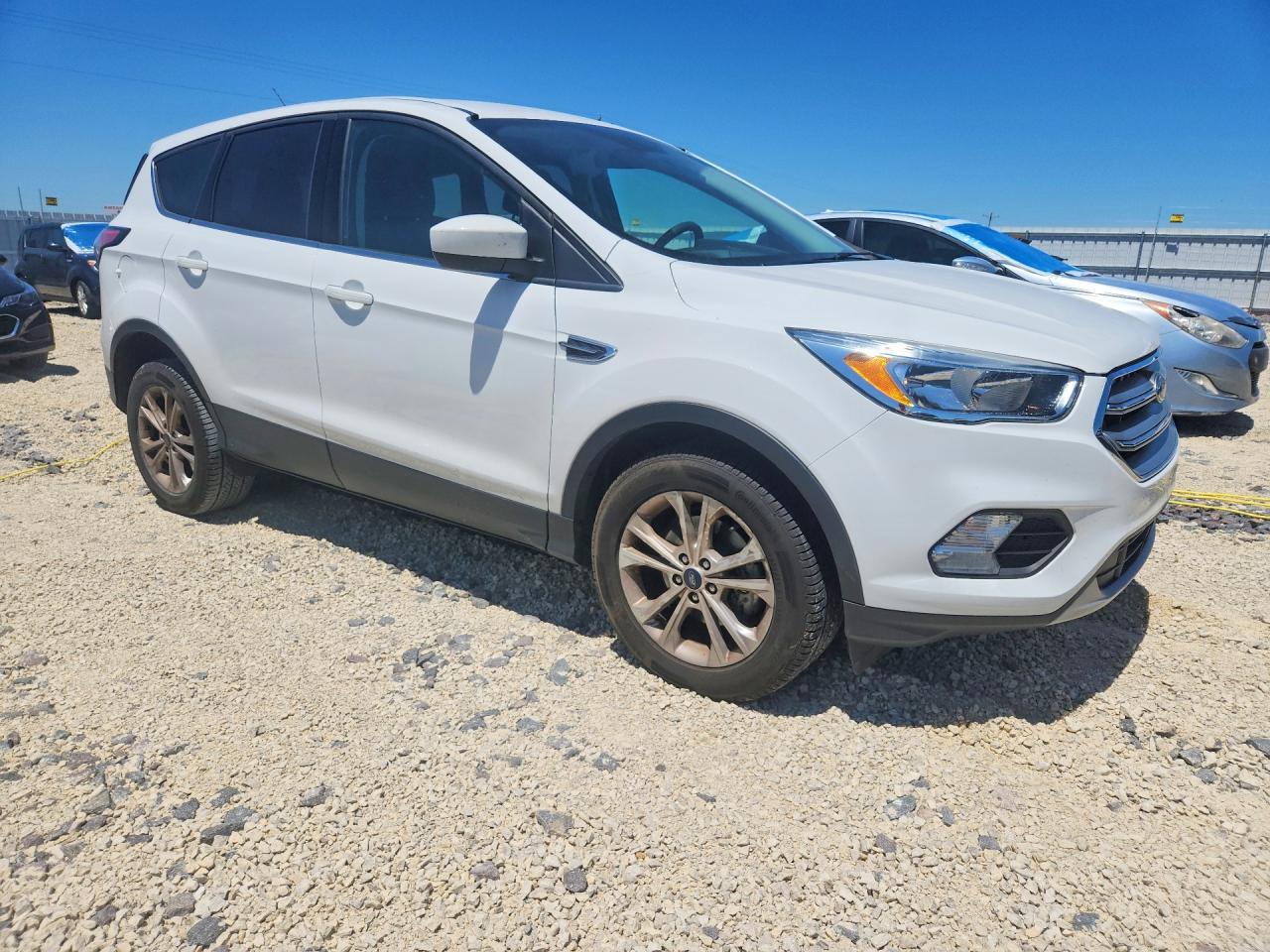 2017 FORD ESCAPE SE photo 4