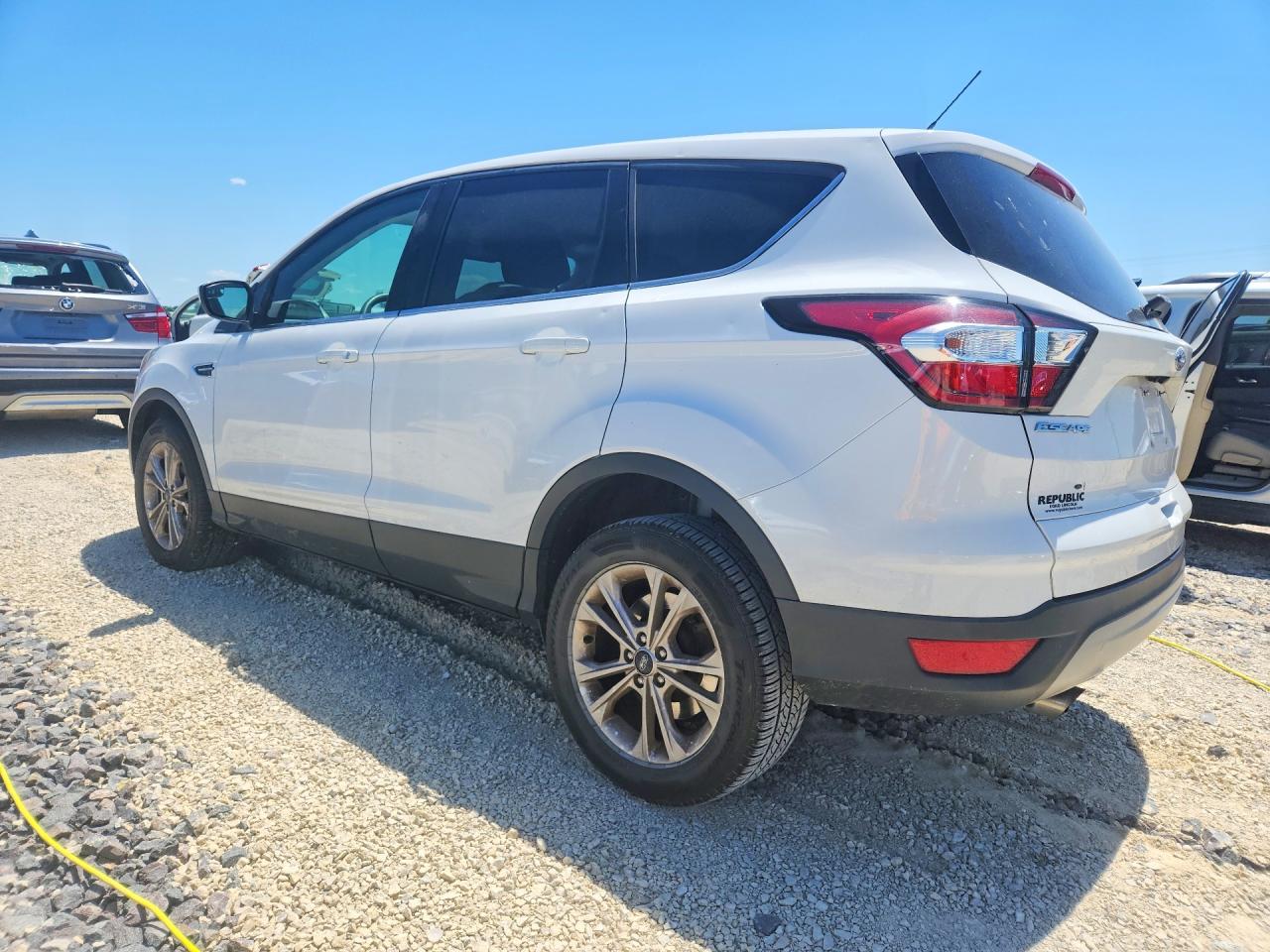 2017 FORD ESCAPE SE photo 2