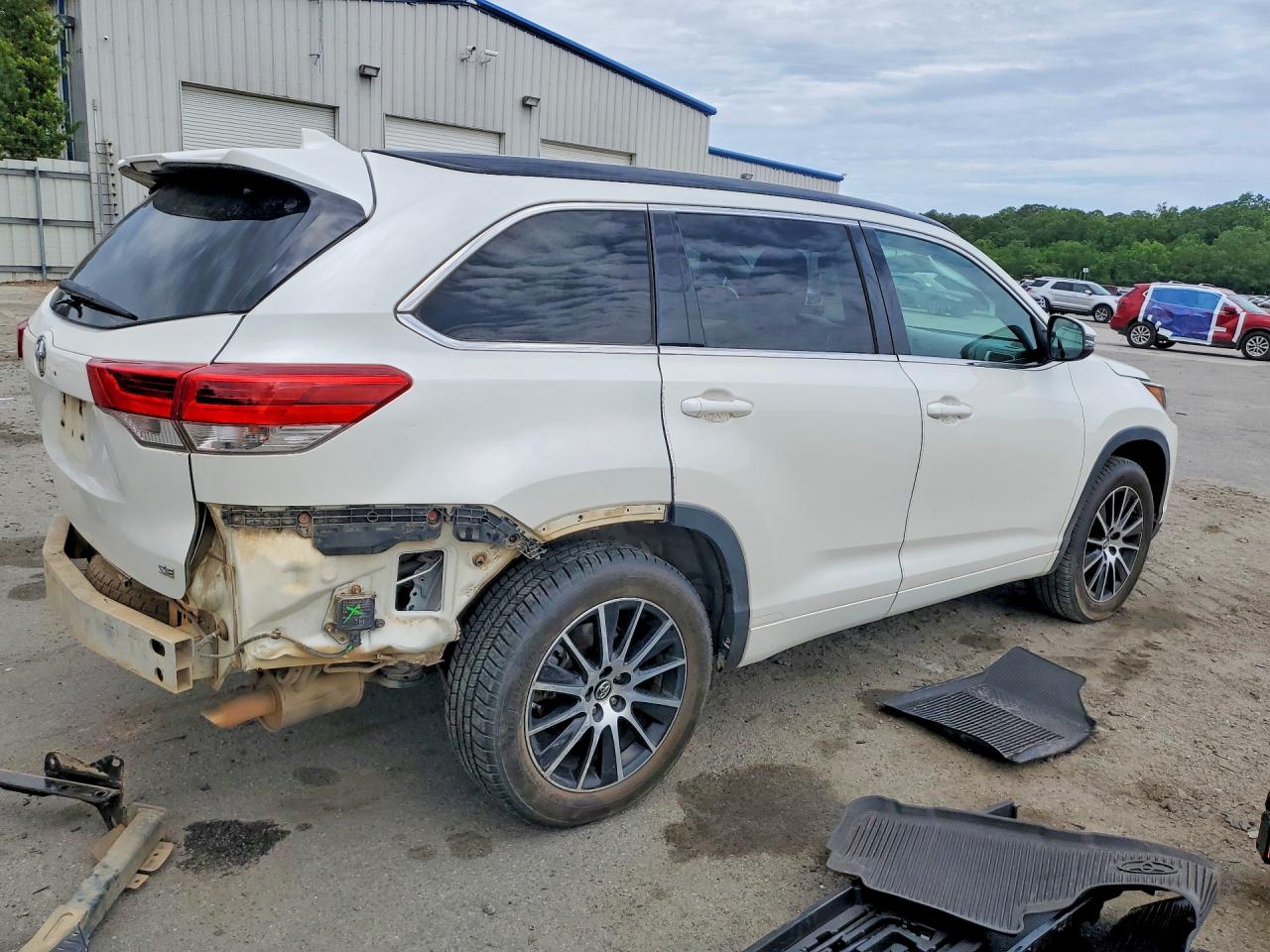 2018 TOYOTA HIGHLANDER SE photo 5