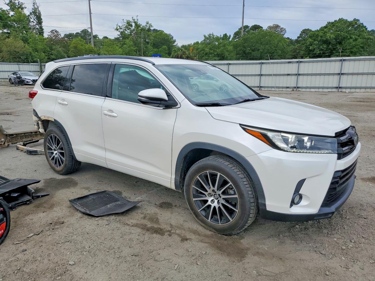 2018 TOYOTA HIGHLANDER SE photo 7