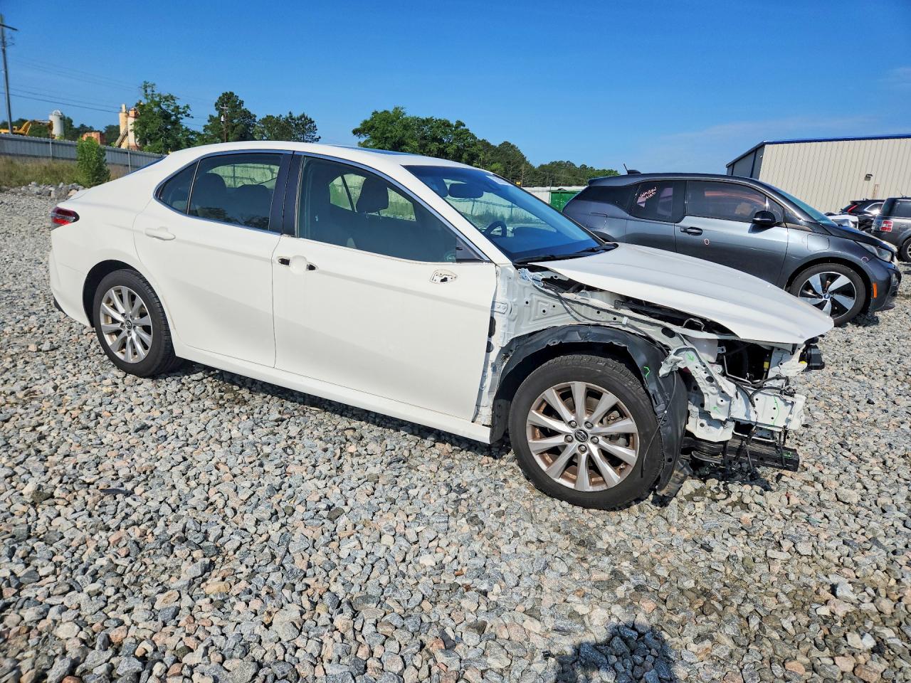 2018 TOYOTA CAMRY LE photo 4