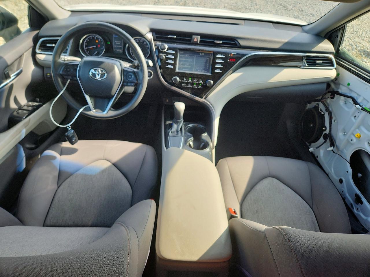 2018 TOYOTA CAMRY LE photo 8