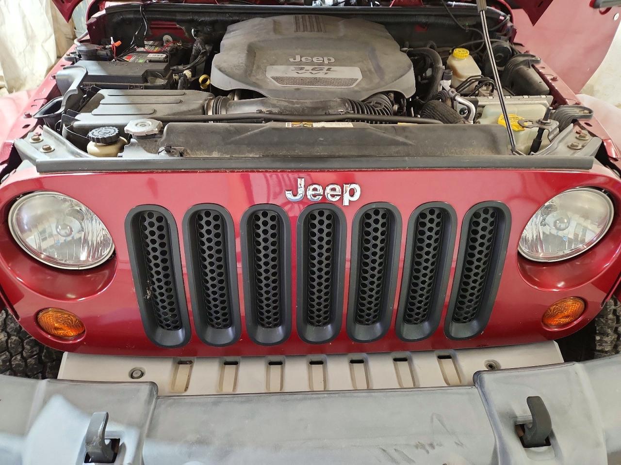 2013 JEEP WRANGLER SAHARA photo 31