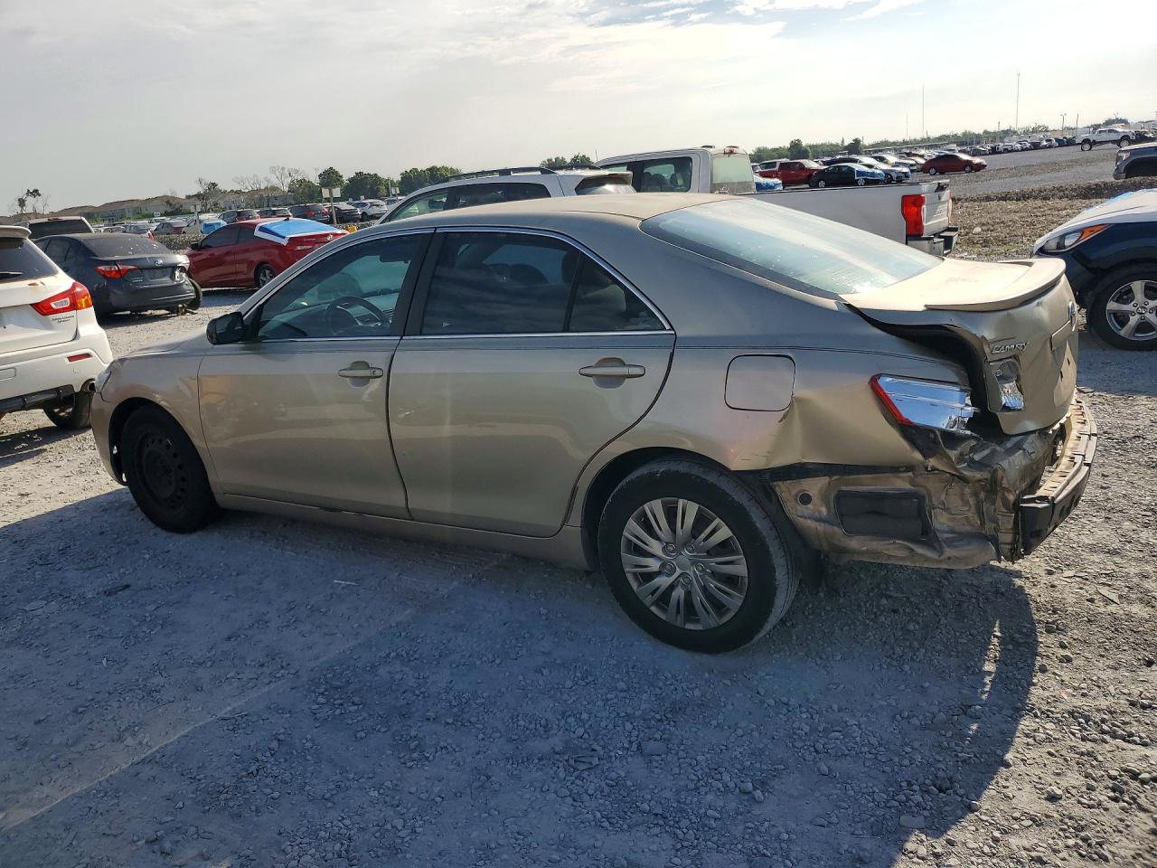 2009 TOYOTA CAMRY LE photo 3