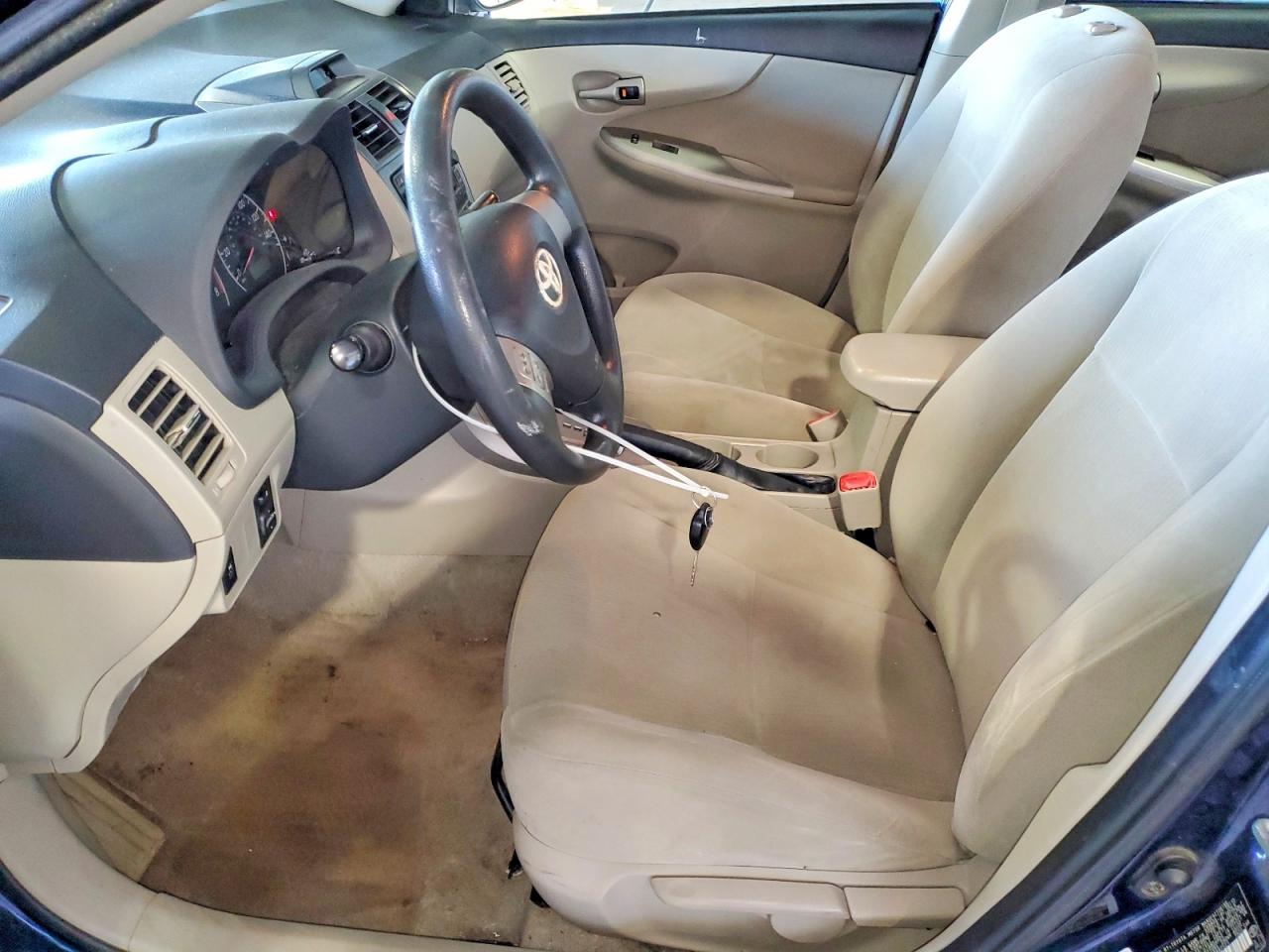 2012 TOYOTA COROLLA LE photo 13