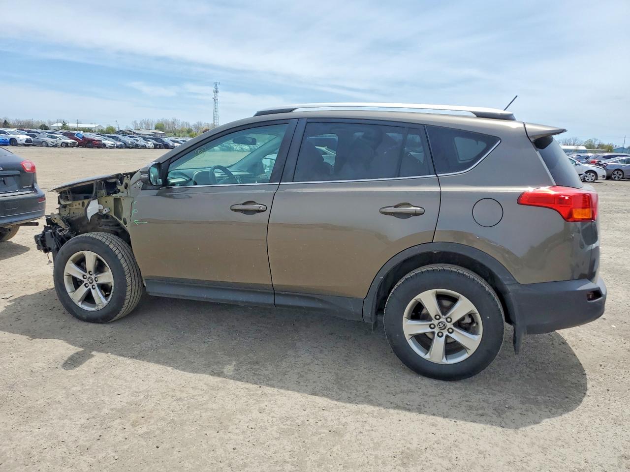 2015 TOYOTA RAV4 XLE photo 3