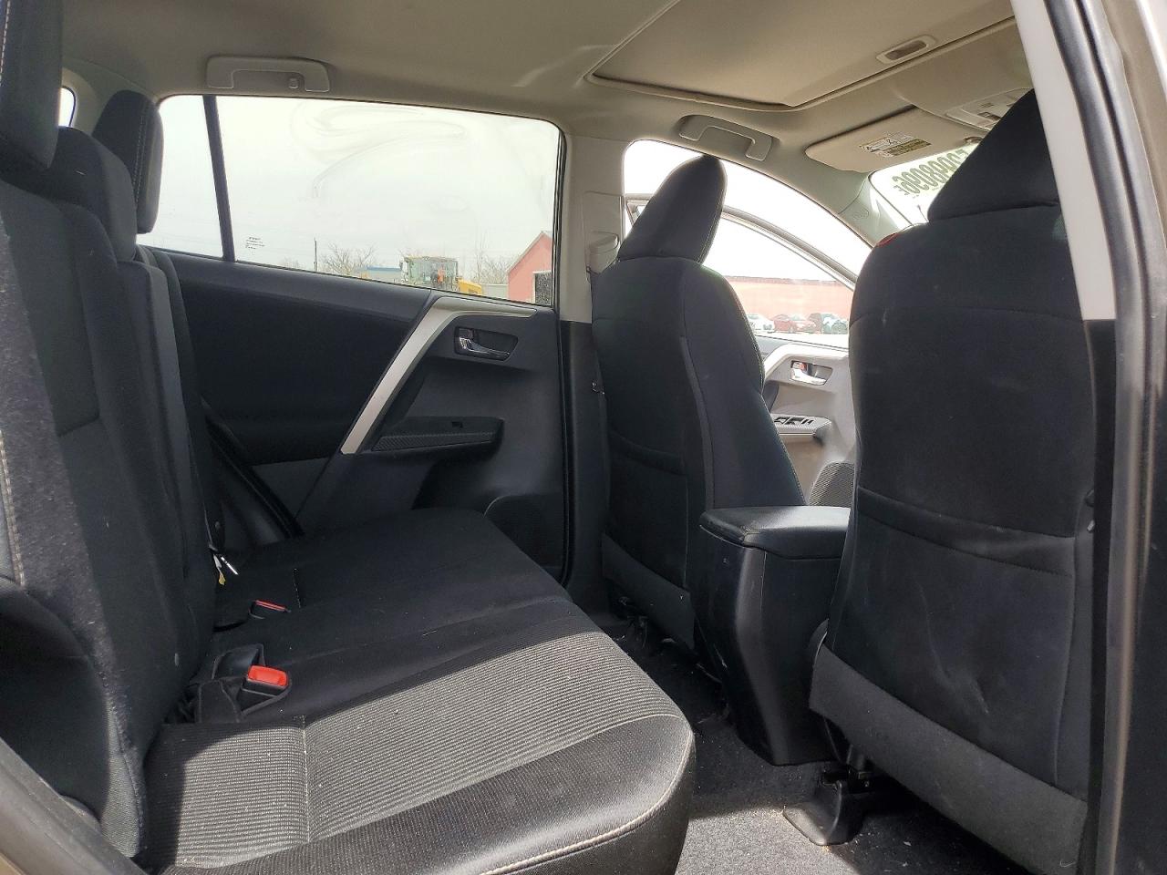 2015 TOYOTA RAV4 XLE photo 21