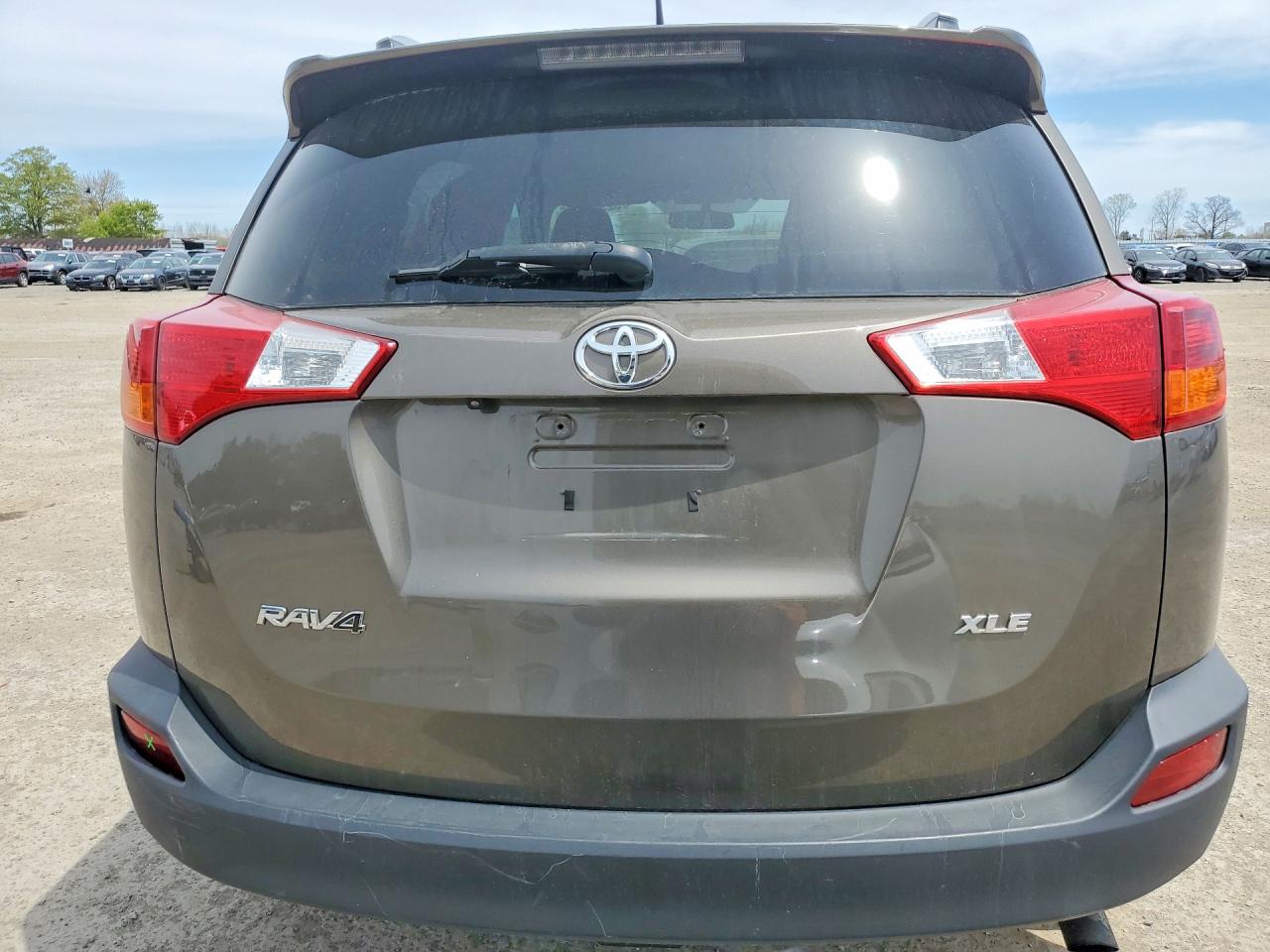 2015 TOYOTA RAV4 XLE photo 11