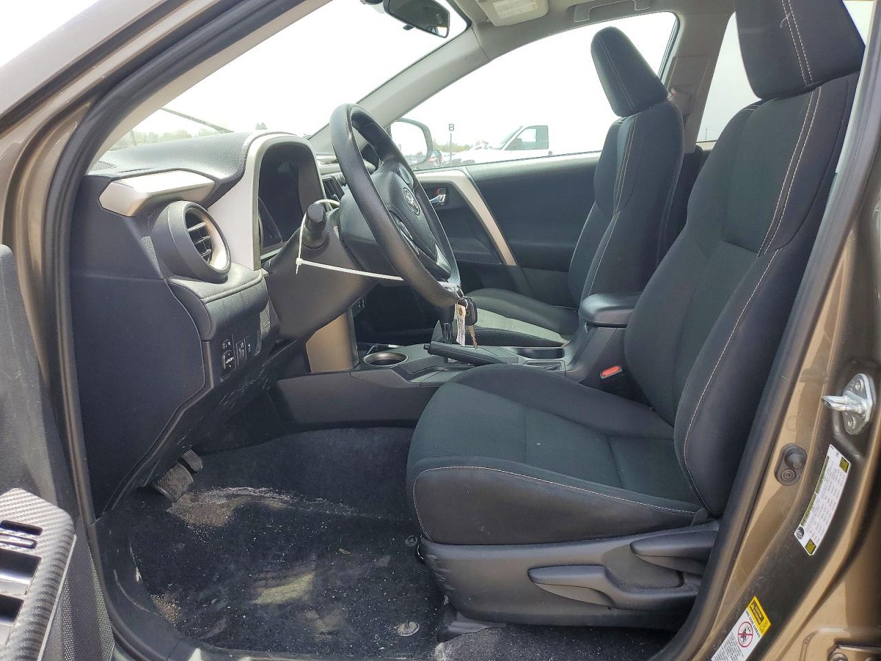 2015 TOYOTA RAV4 XLE photo 13