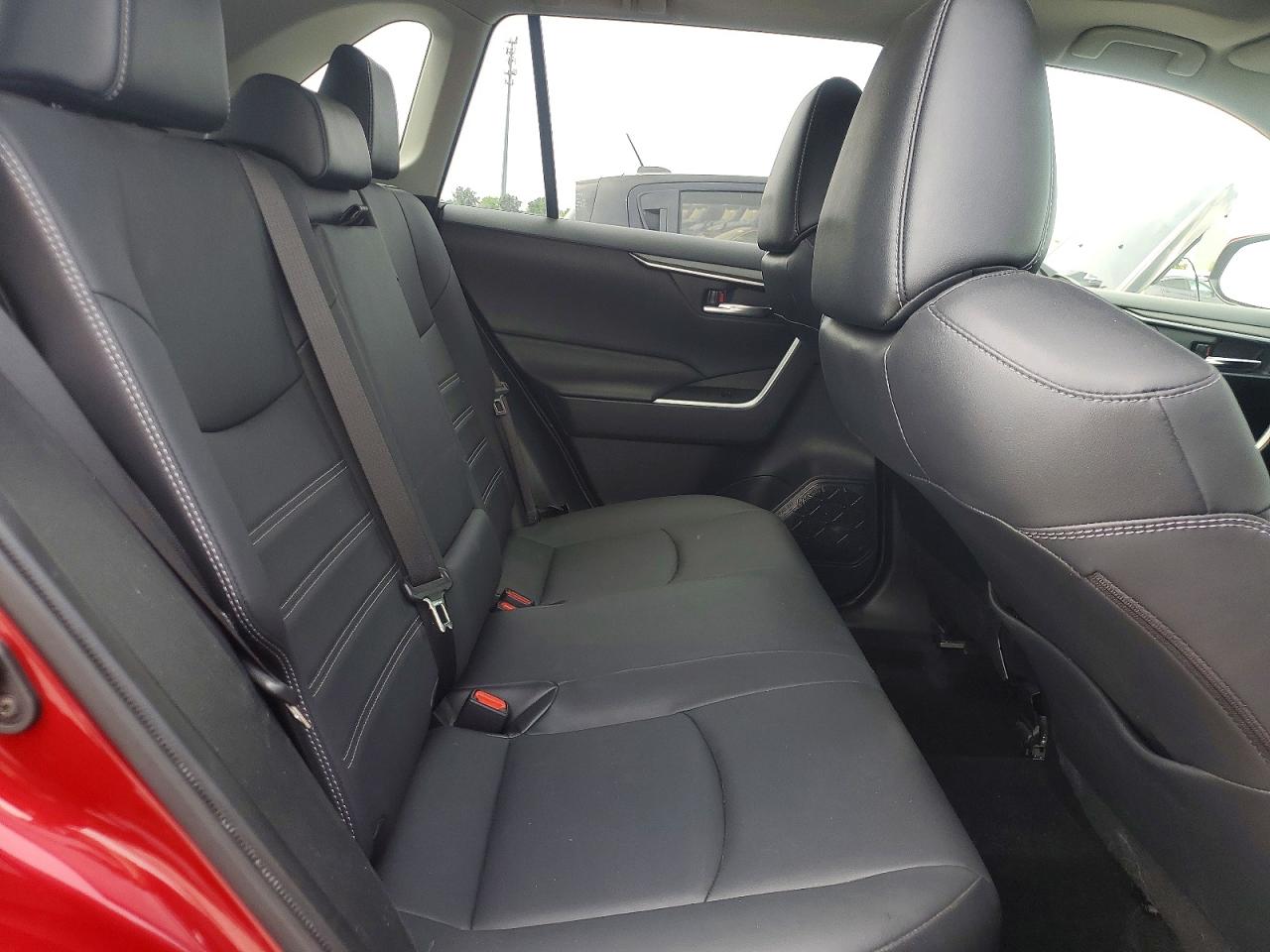 2021 TOYOTA RAV4 XLE PREMIUM photo 28