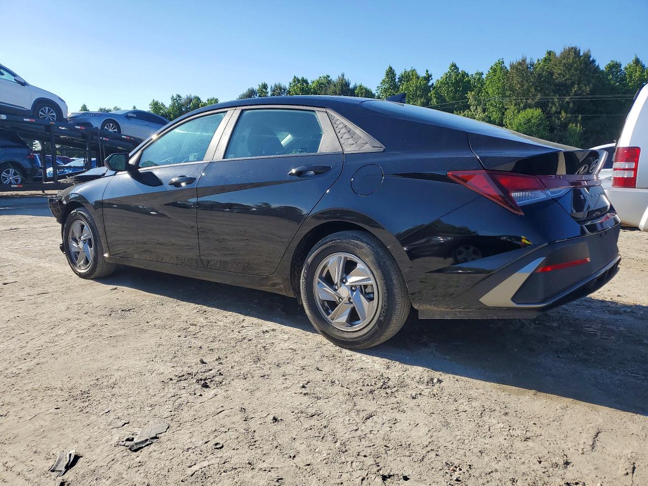 2025 HYUNDAI ELANTRA SE photo 3
