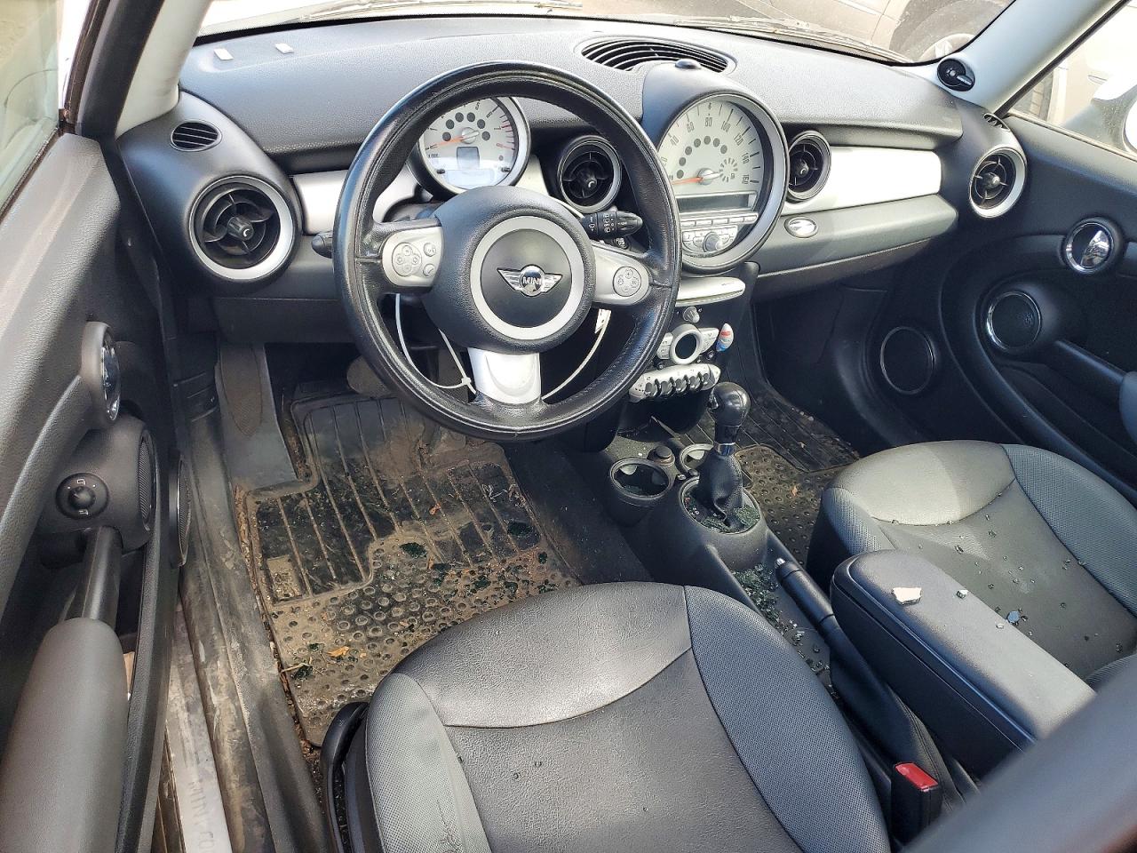 2010 MINI COOPER photo 15