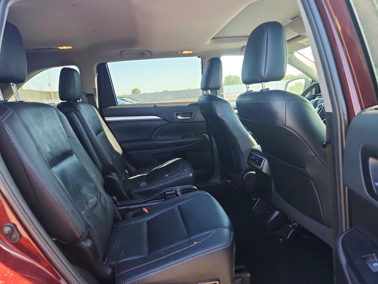 2019 TOYOTA HIGHLANDER XLE photo 21