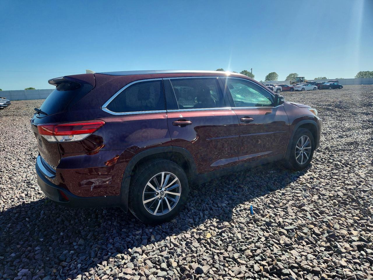 2019 TOYOTA HIGHLANDER XLE photo 5