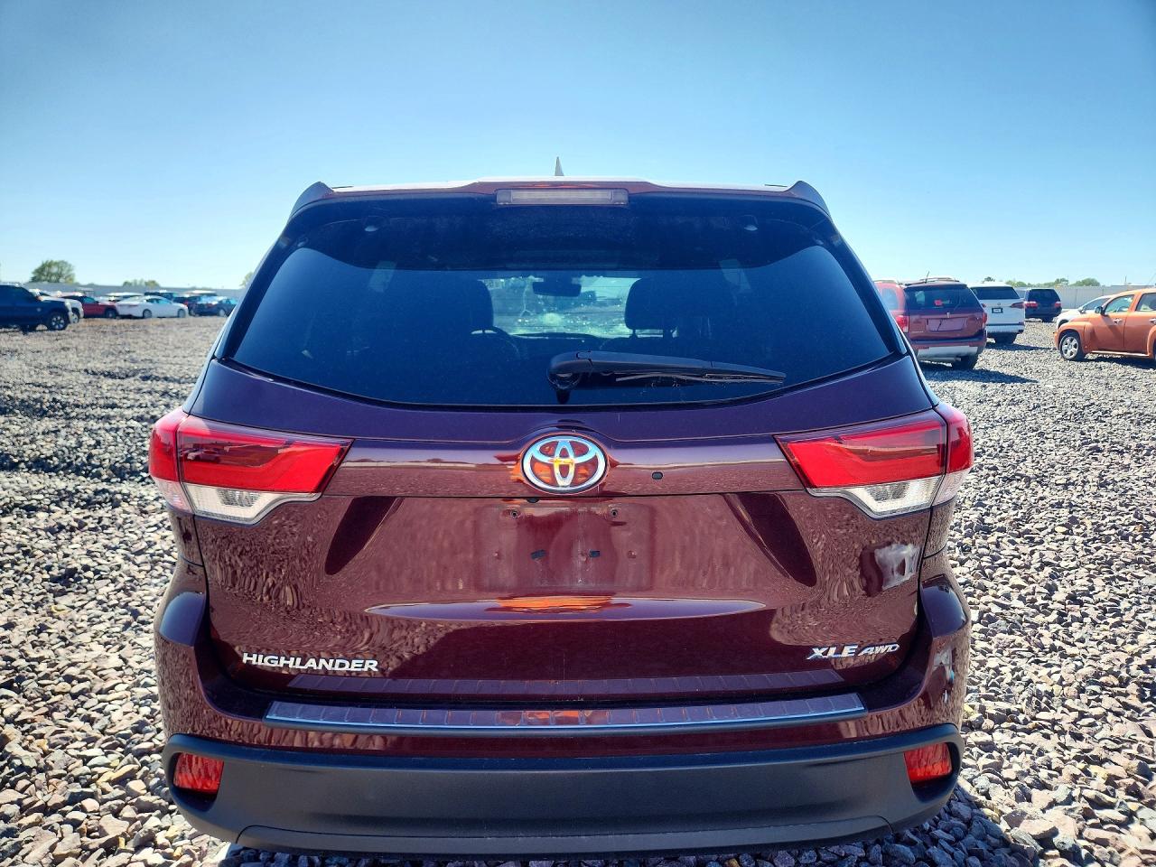 2019 TOYOTA HIGHLANDER XLE photo 11