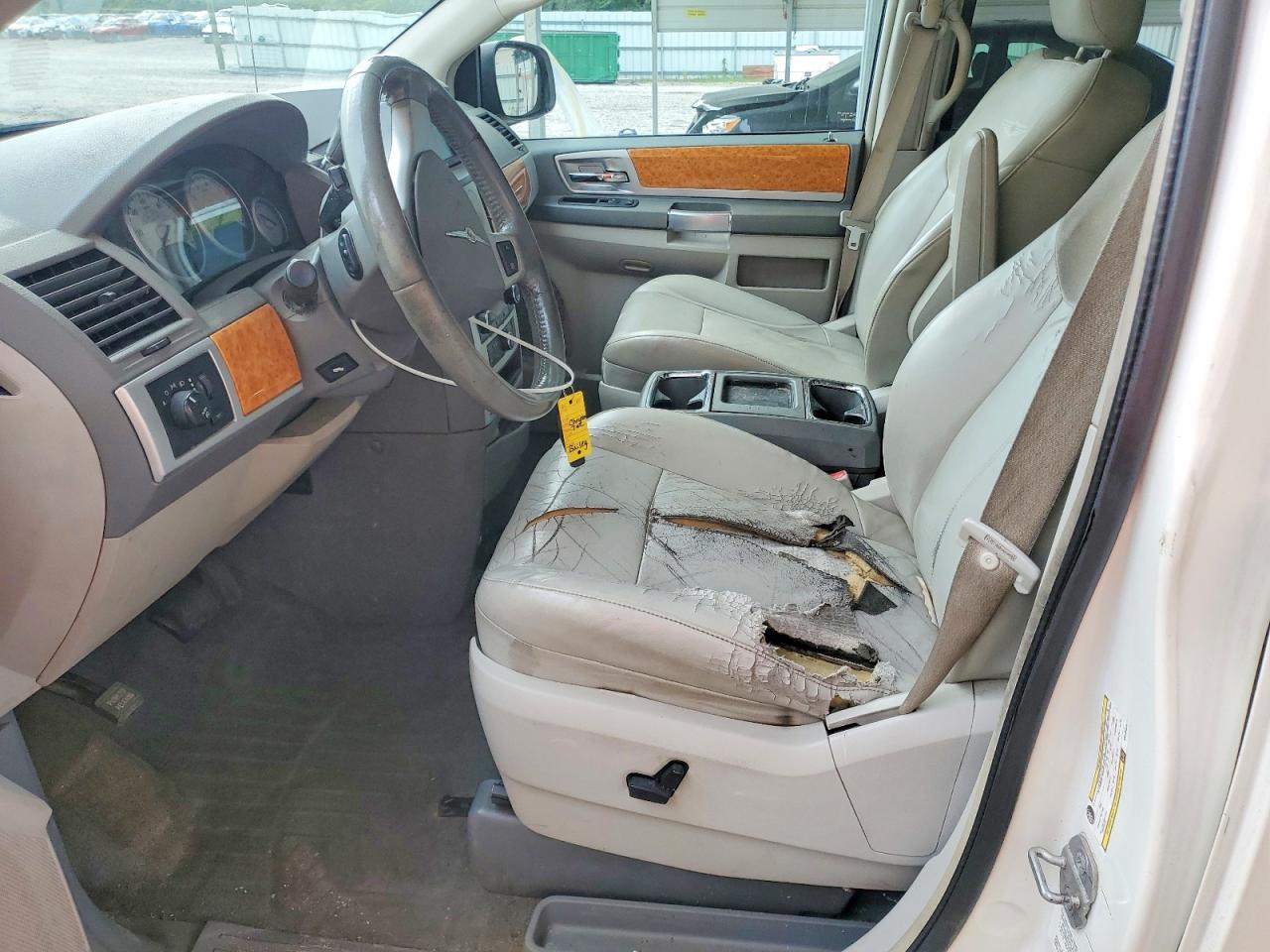 2010 CHRYSLER TOWN & COUNTRY LIMITED photo 13